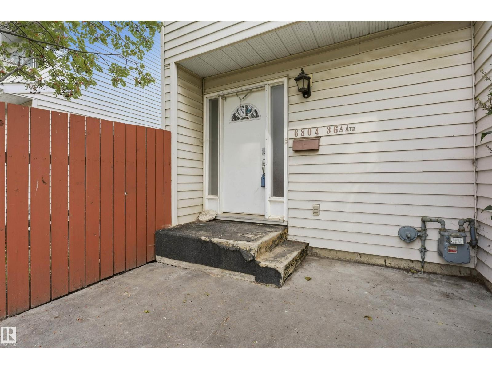 6804 36a Av Nw Property Photo 3