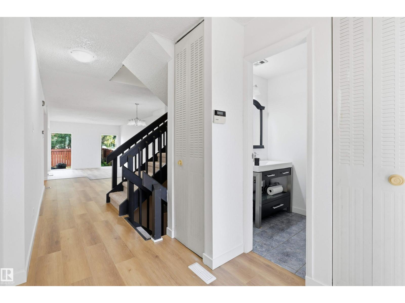 6804 36a Av Nw Property Photo 8