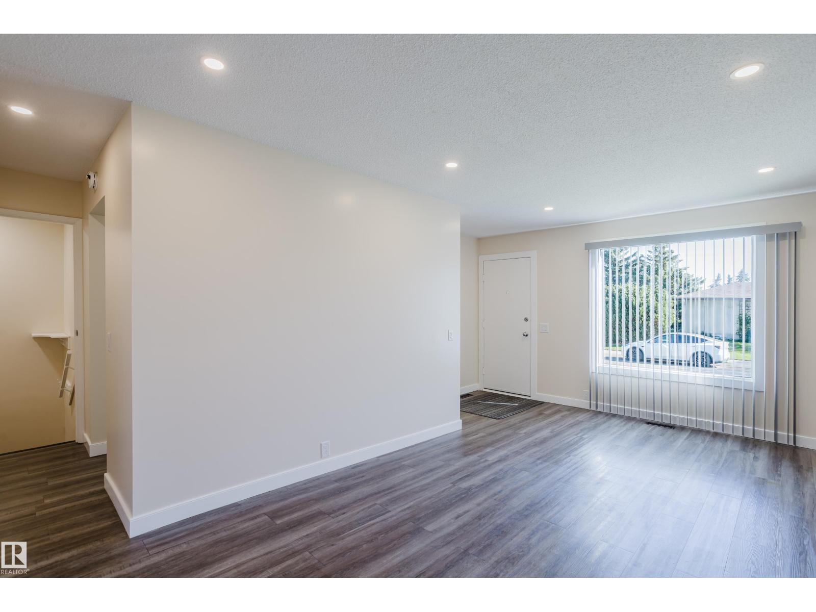 36 Harrow Circle Ci Nw Property Photo 3