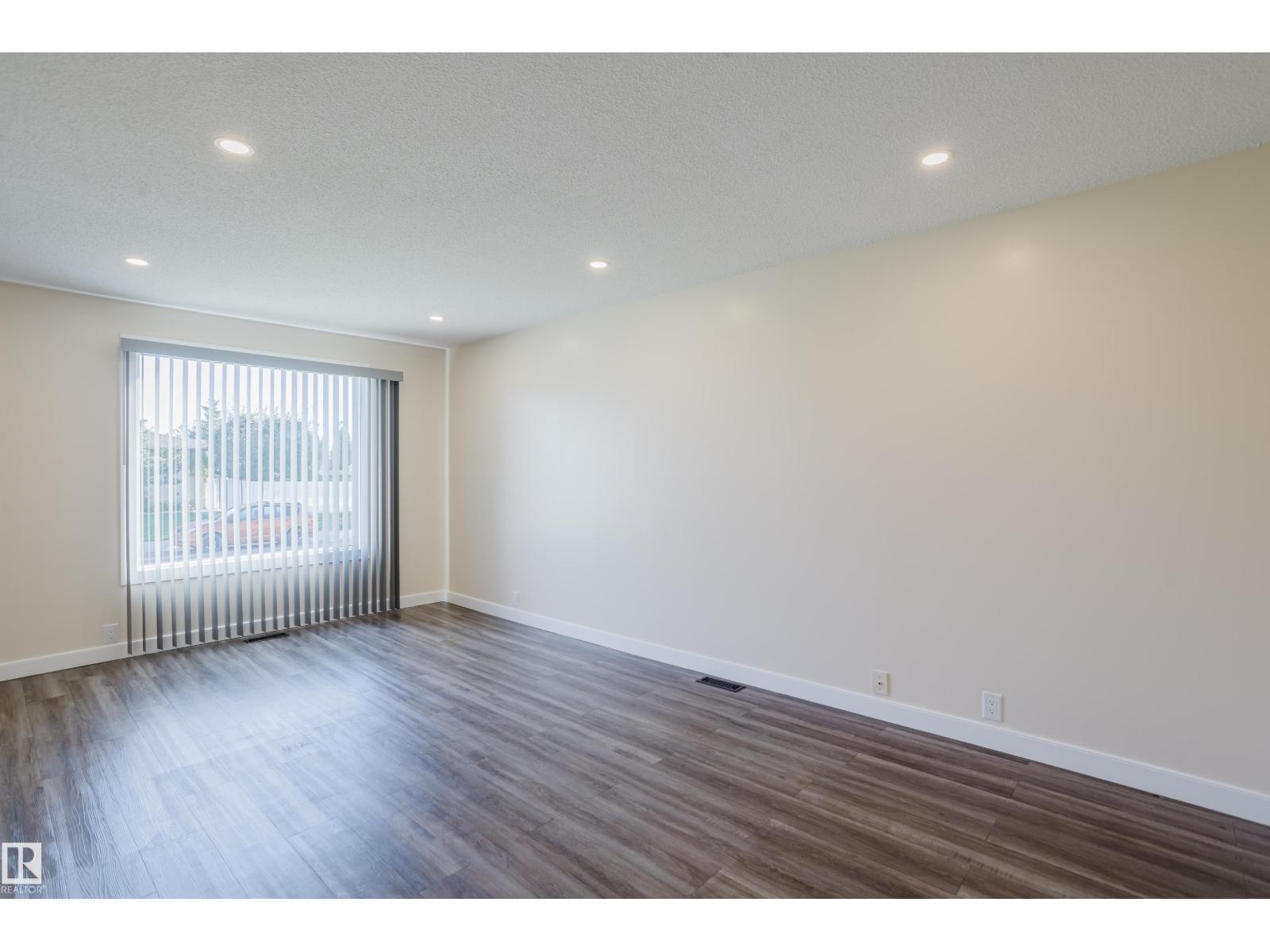 36 Harrow Circle Ci Nw Property Photo 4
