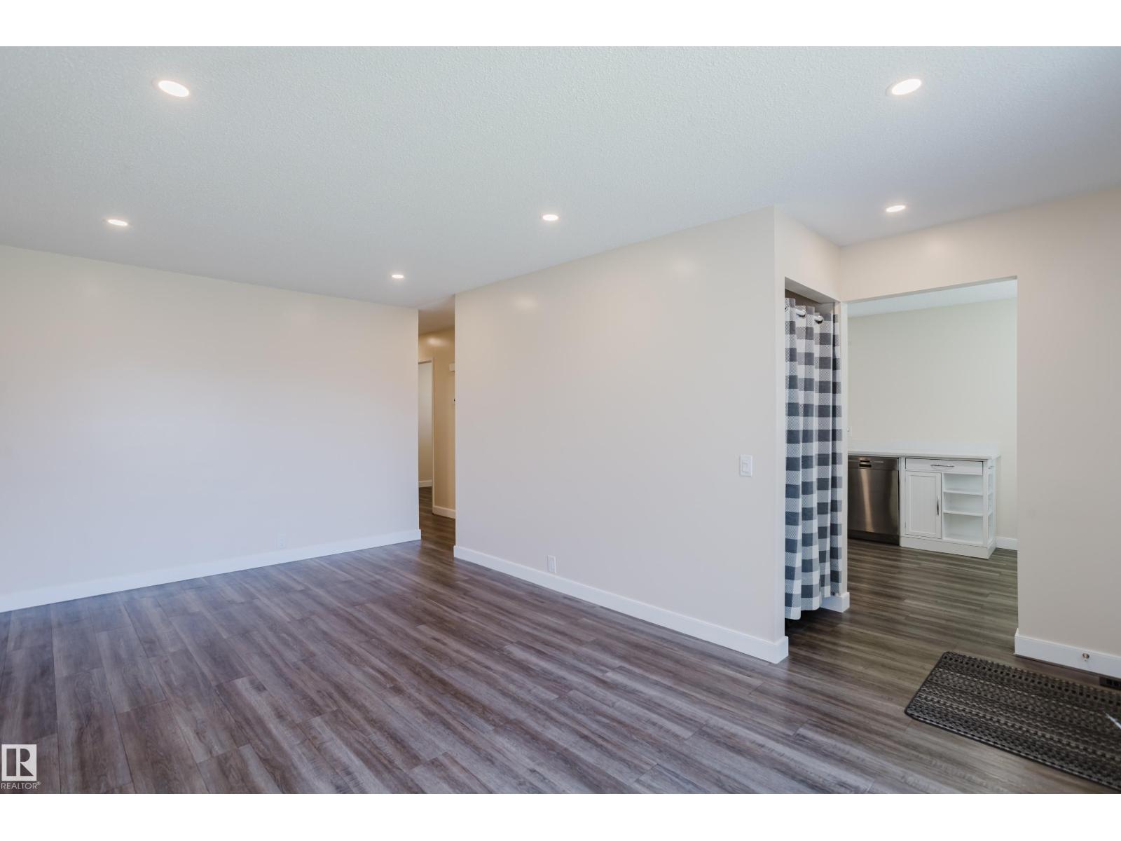 36 Harrow Circle Ci Nw Property Photo 5