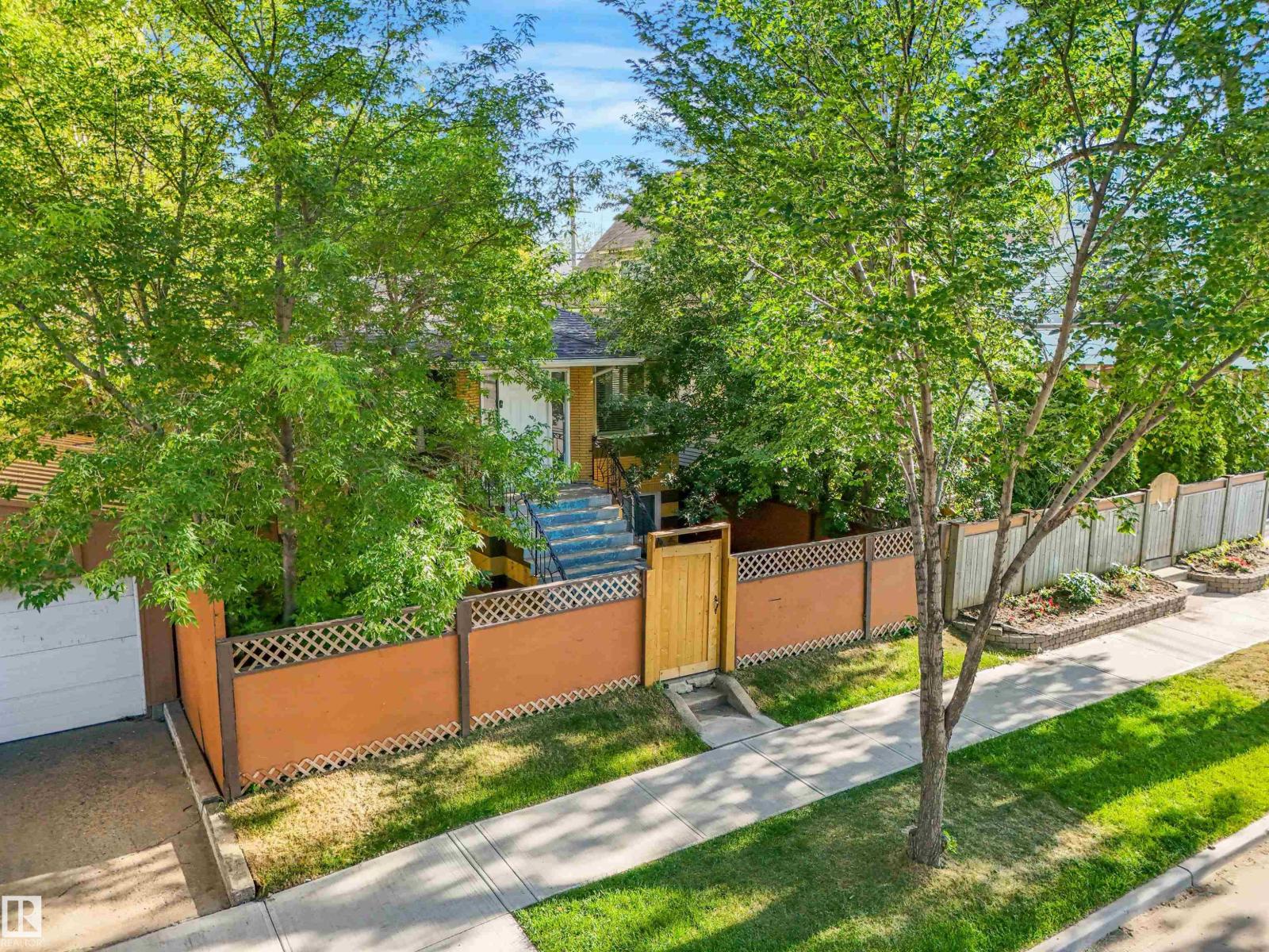 9347 105 Av Nw Nw Property Photo 2