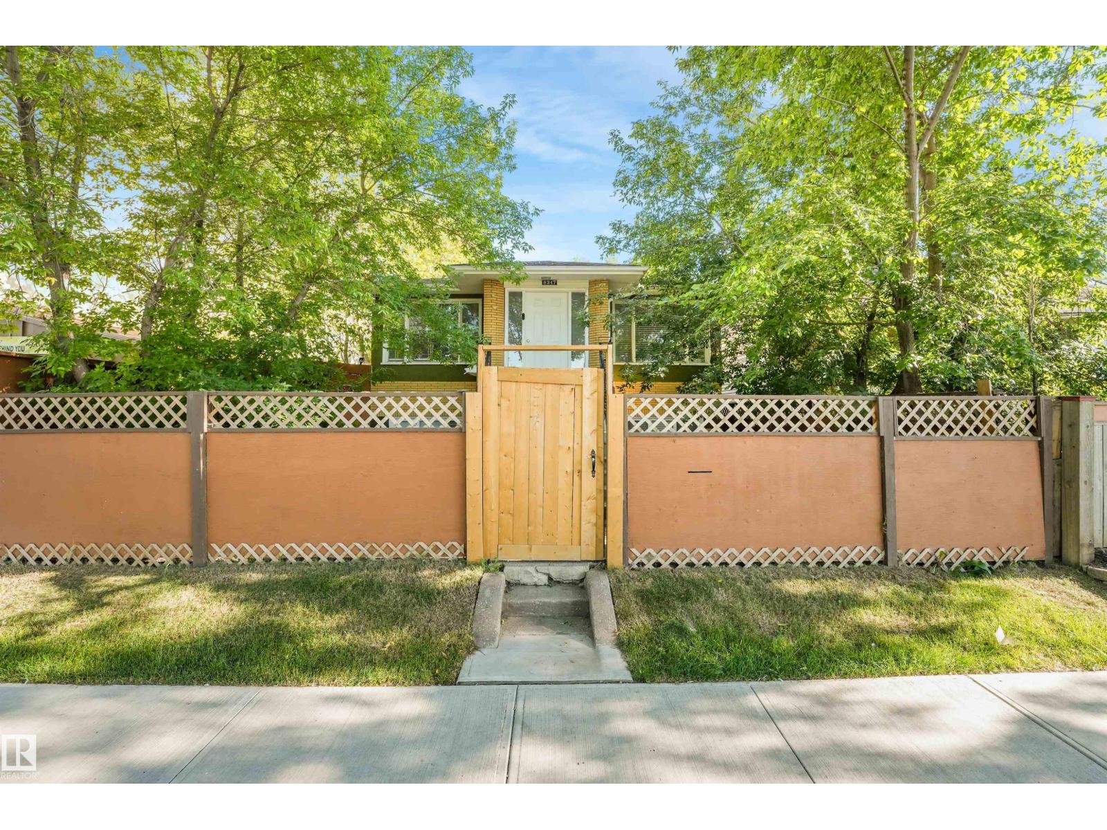 9347 105 Av Nw Nw Property Photo 3