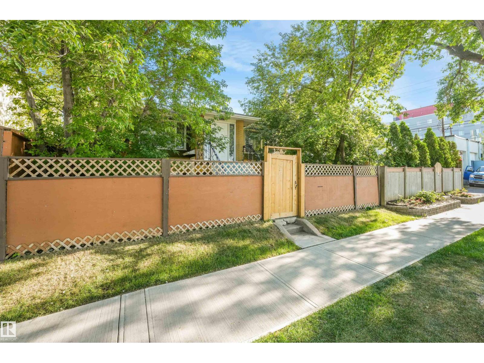 9347 105 Av Nw Nw Property Photo 4