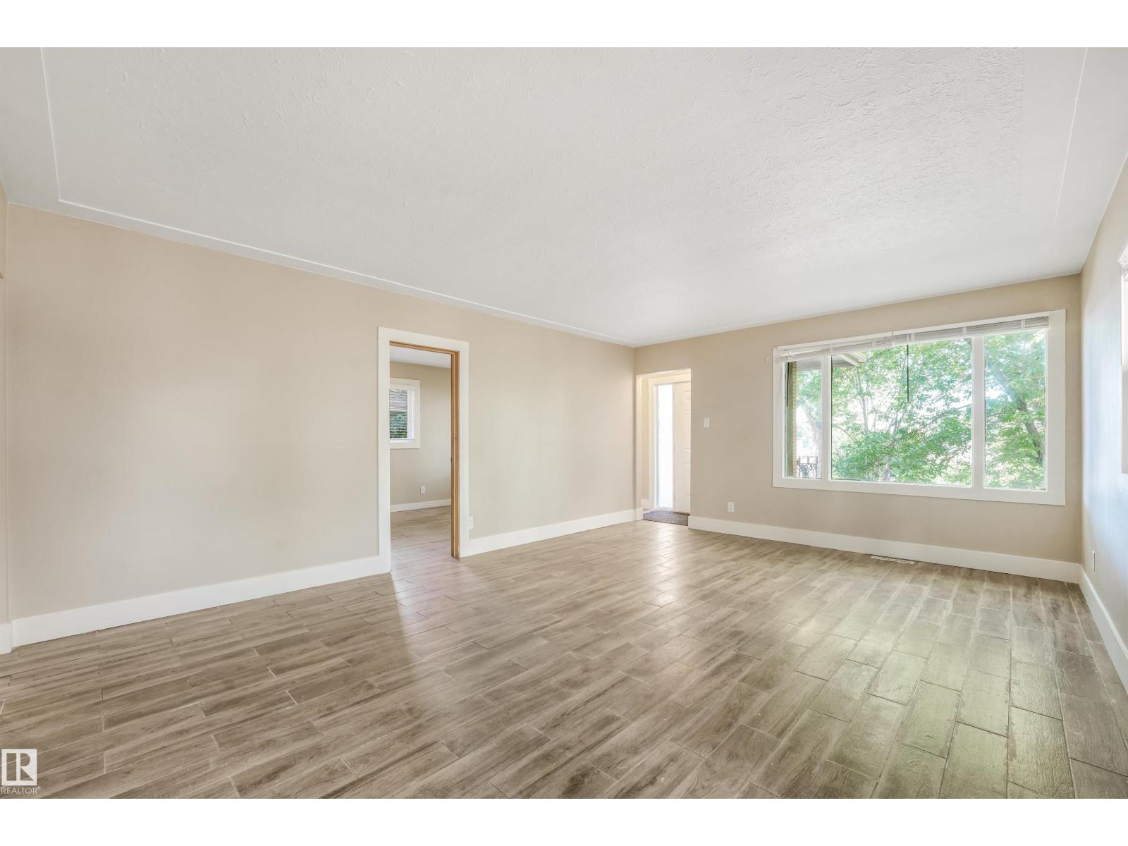 9347 105 Av Nw Nw Property Photo 14