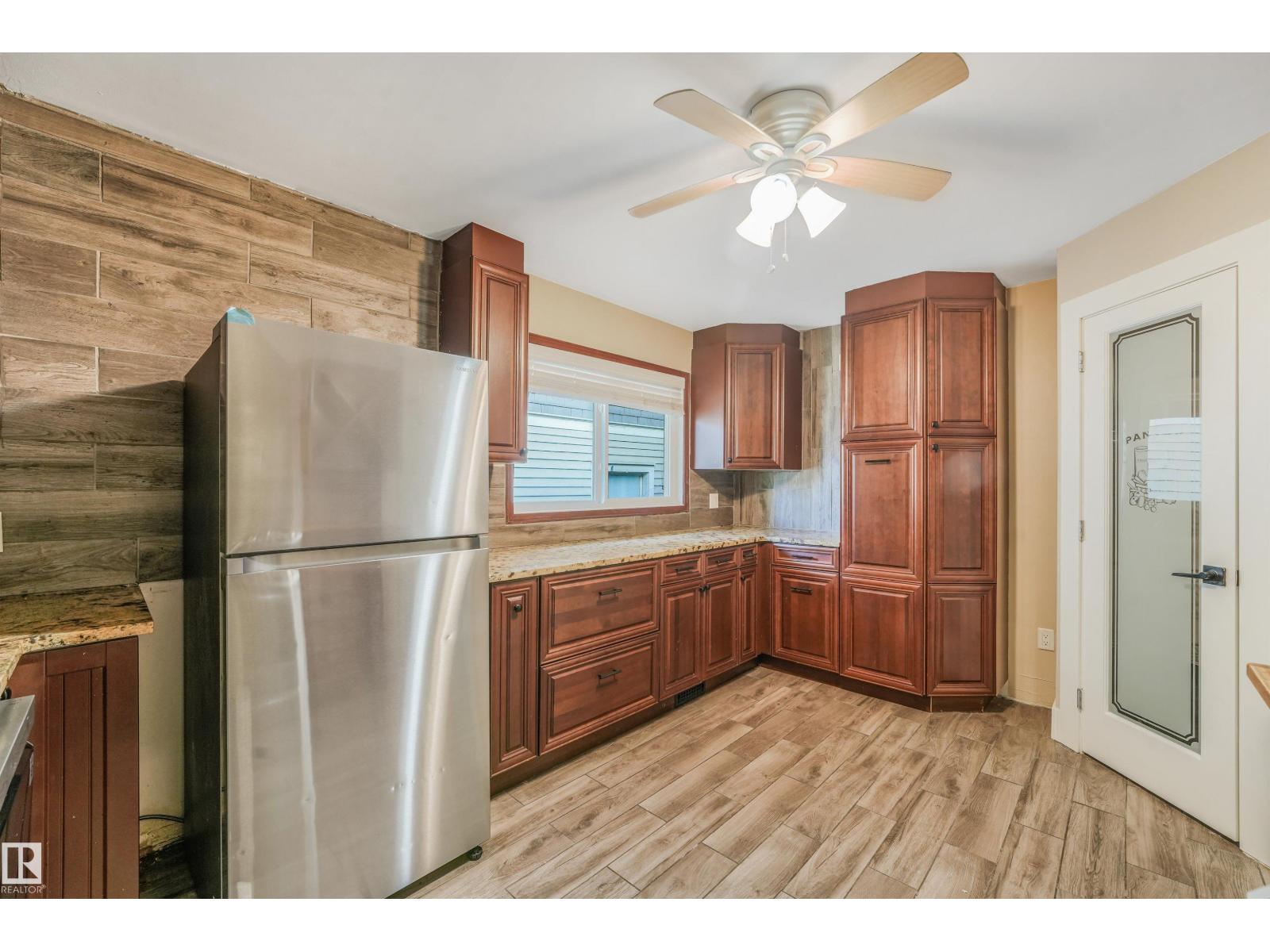 9347 105 Av Nw Nw Property Photo 17