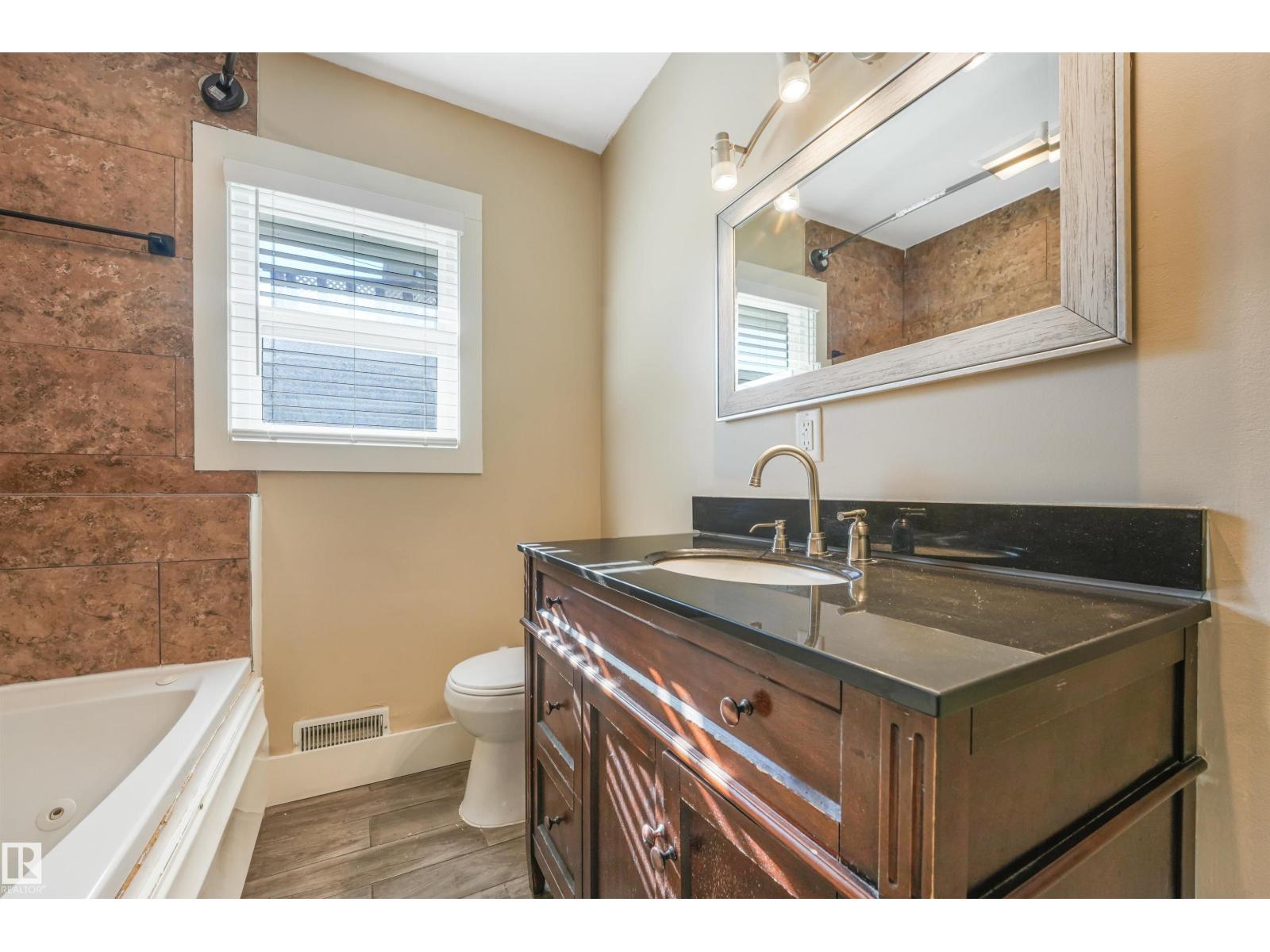 9347 105 Av Nw Nw Property Photo 29