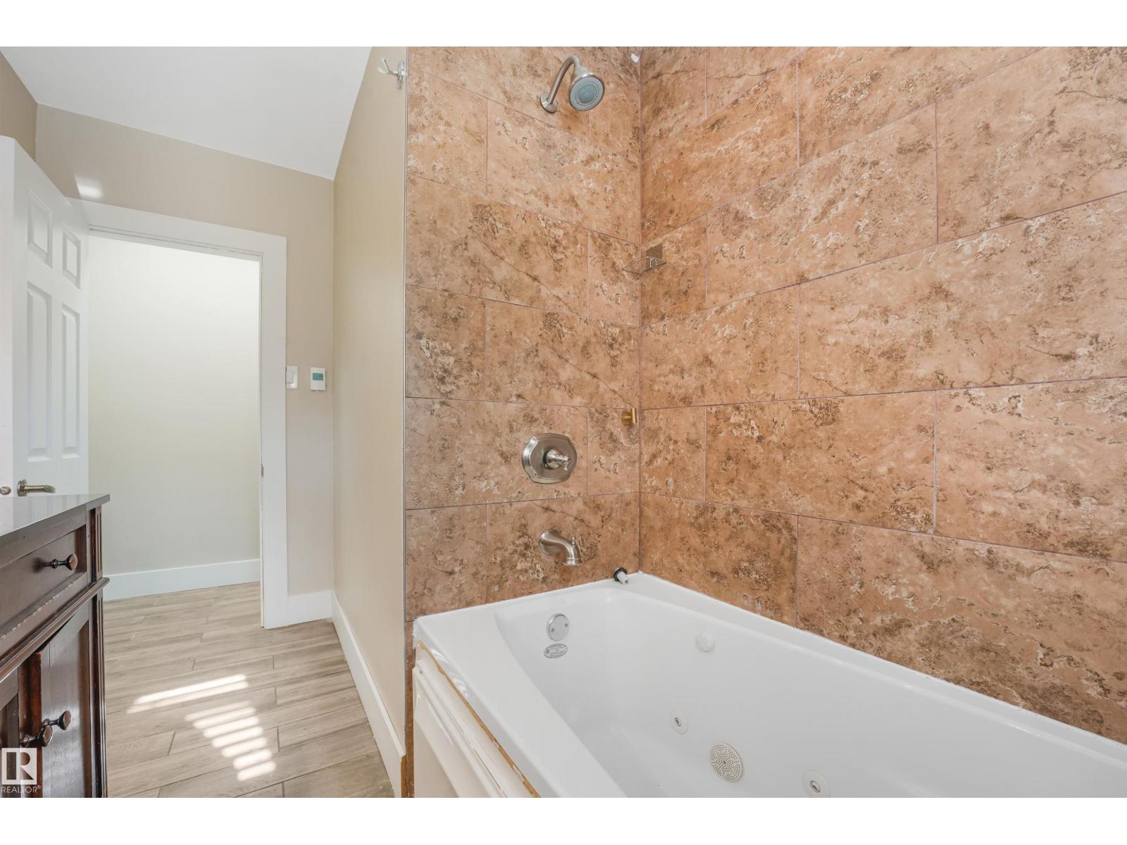 9347 105 Av Nw Nw Property Photo 31