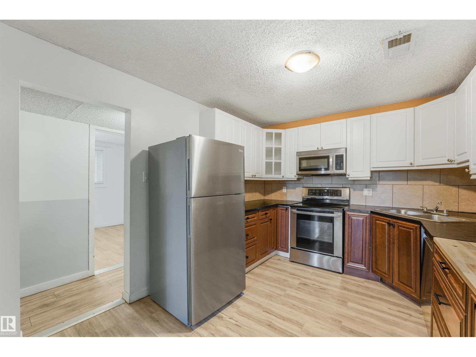 9347 105 Av Nw Nw Property Photo 37