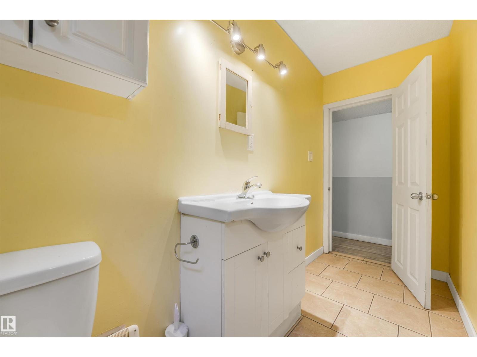 9347 105 Av Nw Nw Property Photo 47