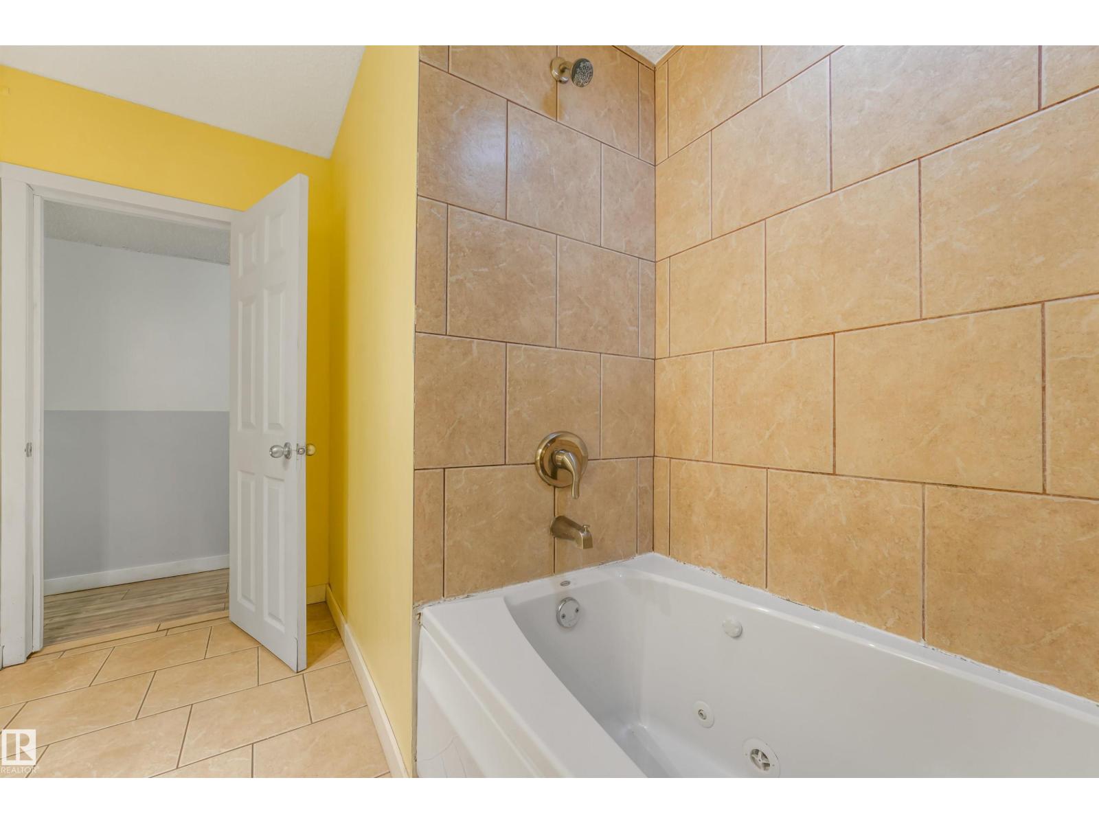 9347 105 Av Nw Nw Property Photo 48