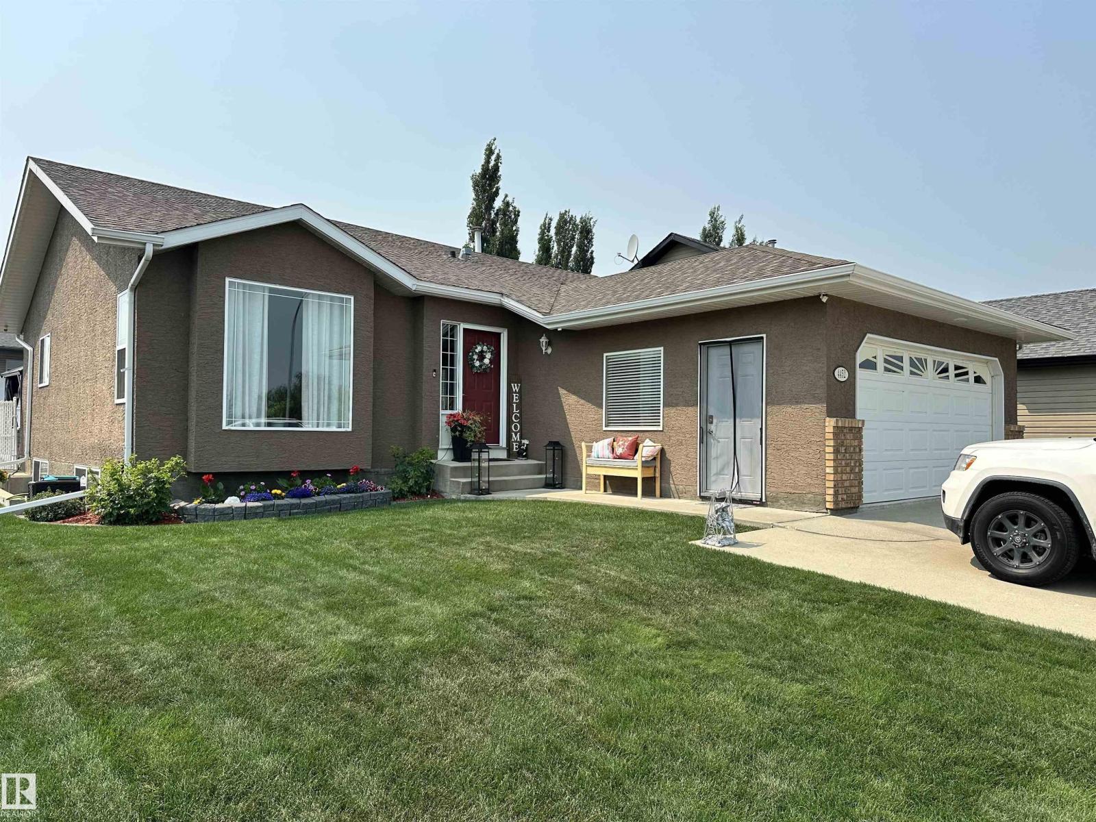 4452 40 St Property Photo 1