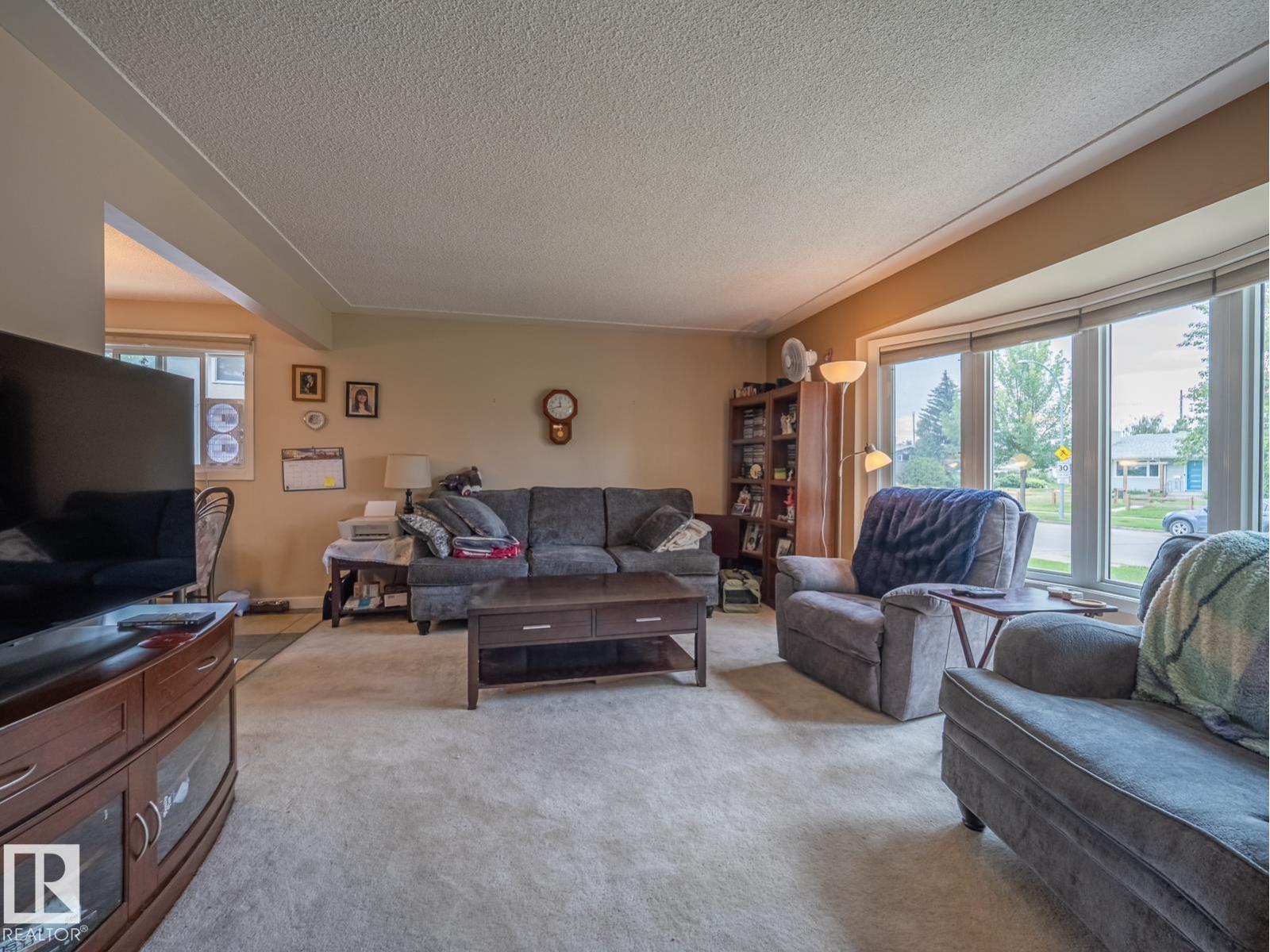 16706 80 Av Nw Property Photo 3