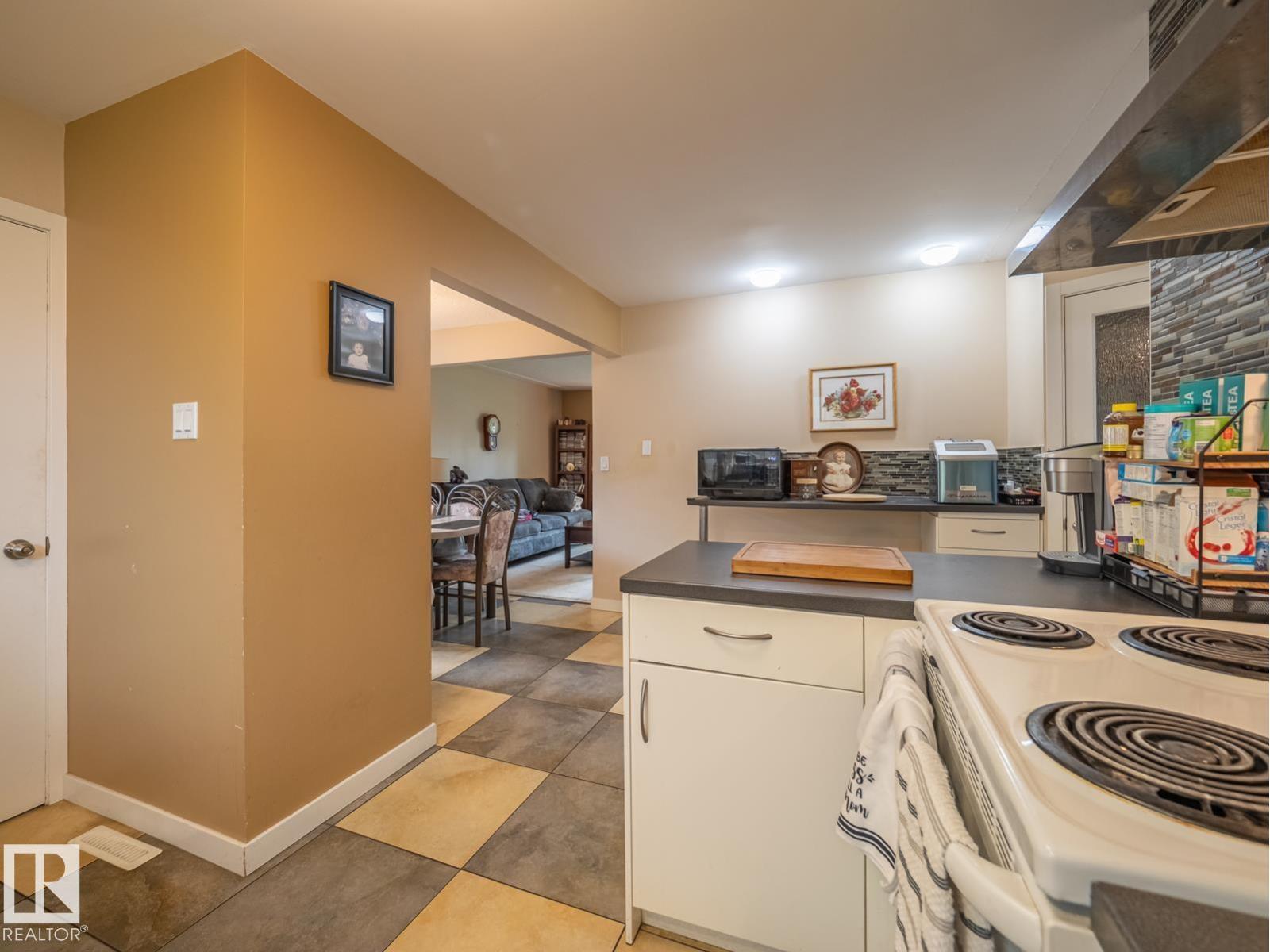 16706 80 Av Nw Property Photo 5