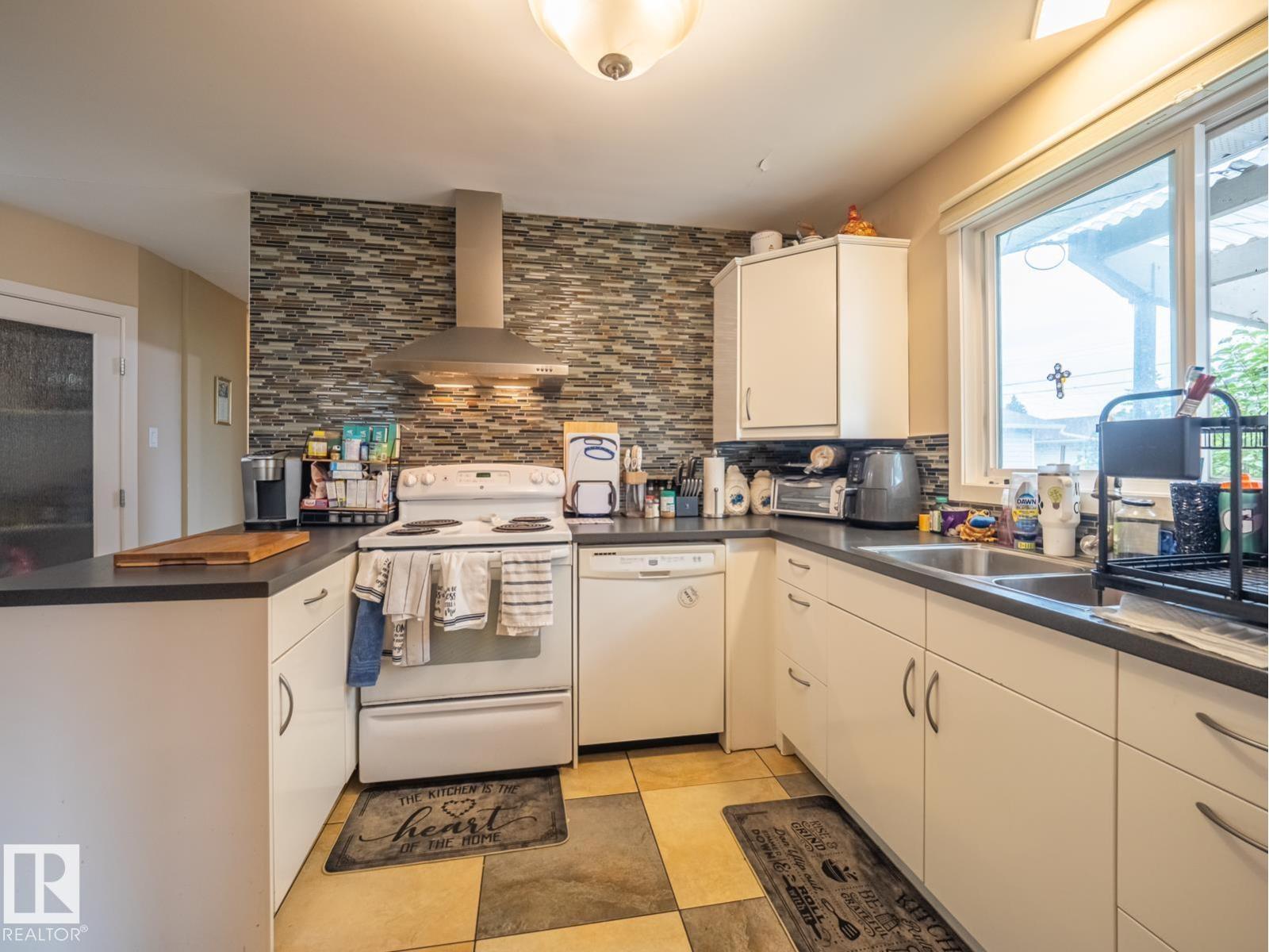 16706 80 Av Nw Property Photo 6