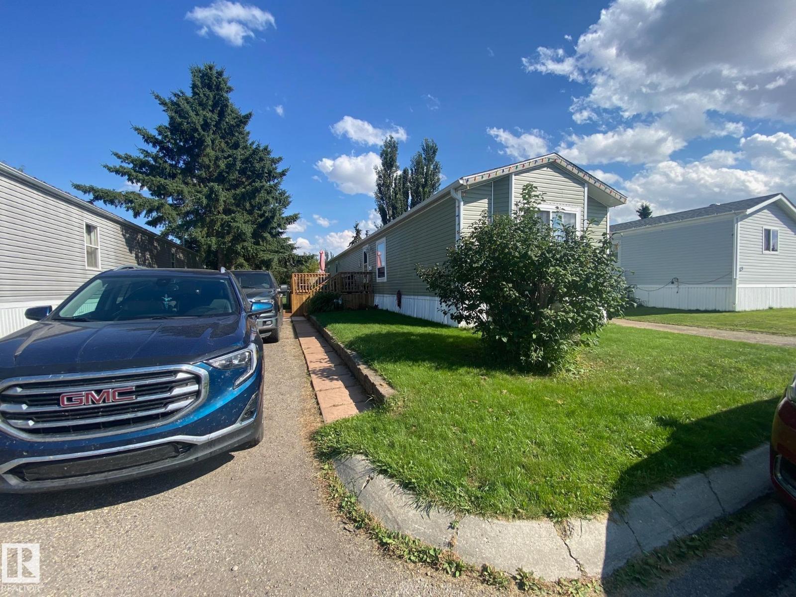 70 4202-45 St Property Photo 2