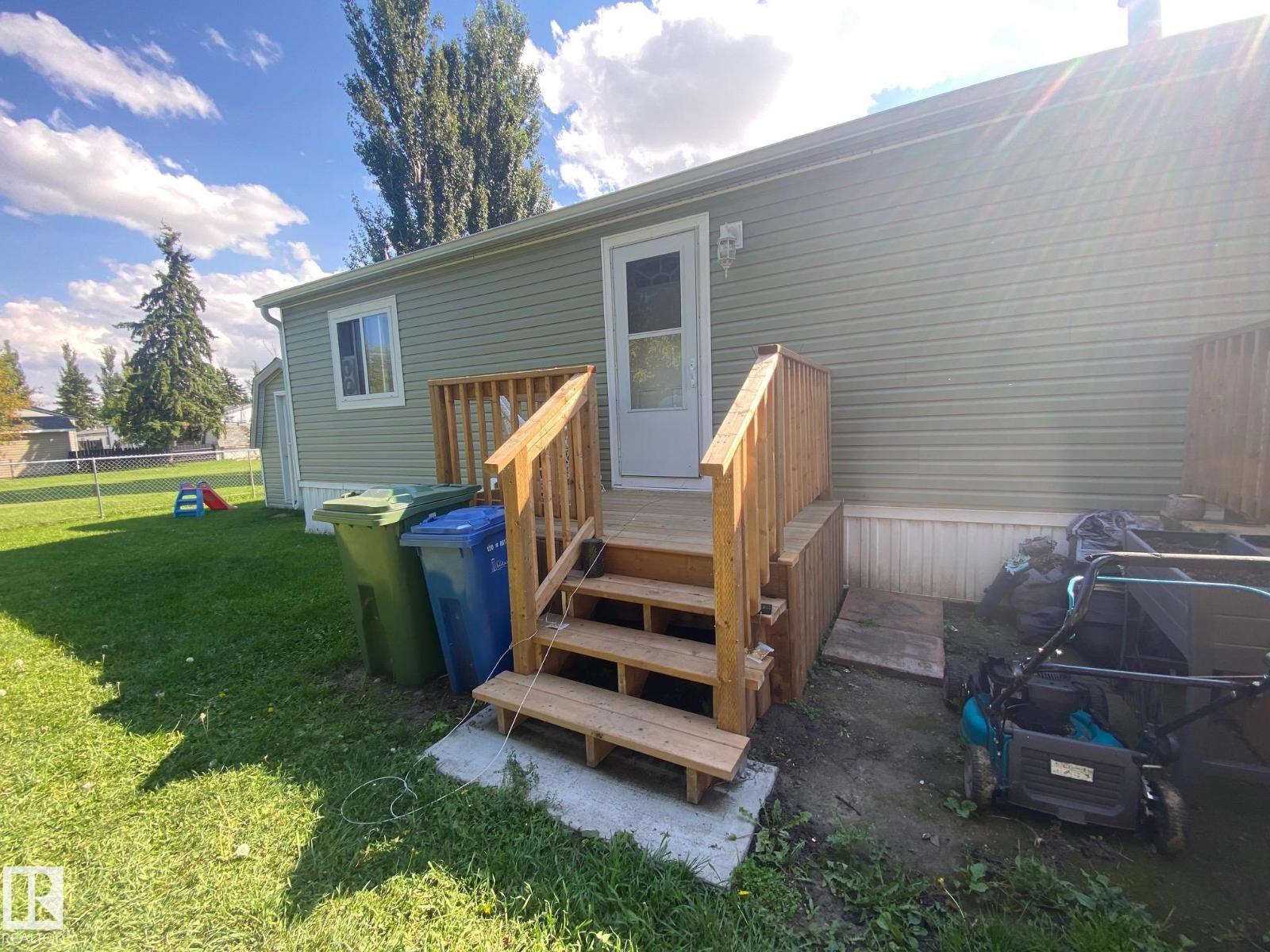 70 4202-45 St Property Photo 4