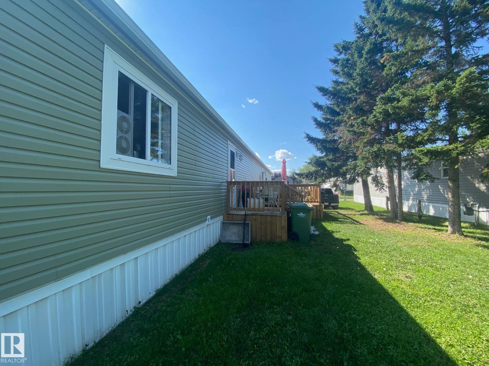 70 4202-45 St Property Photo 5