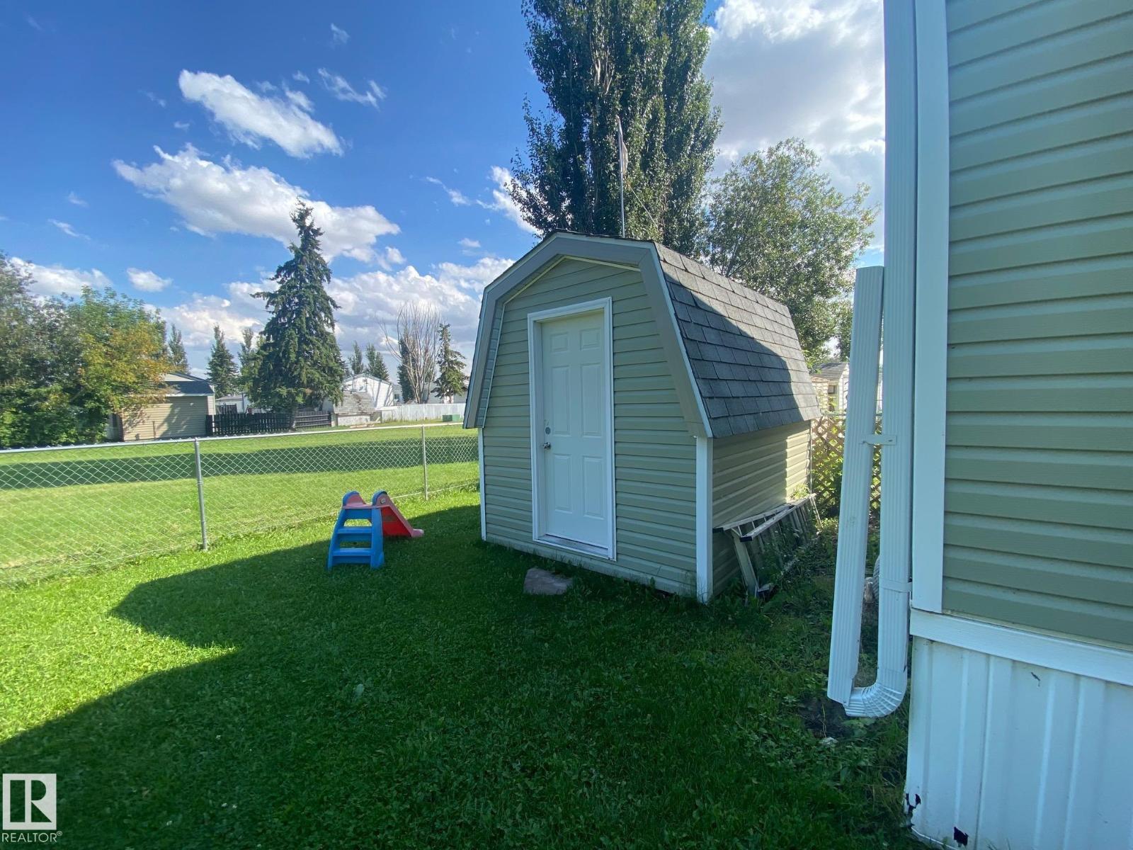 70 4202-45 St Property Photo 6
