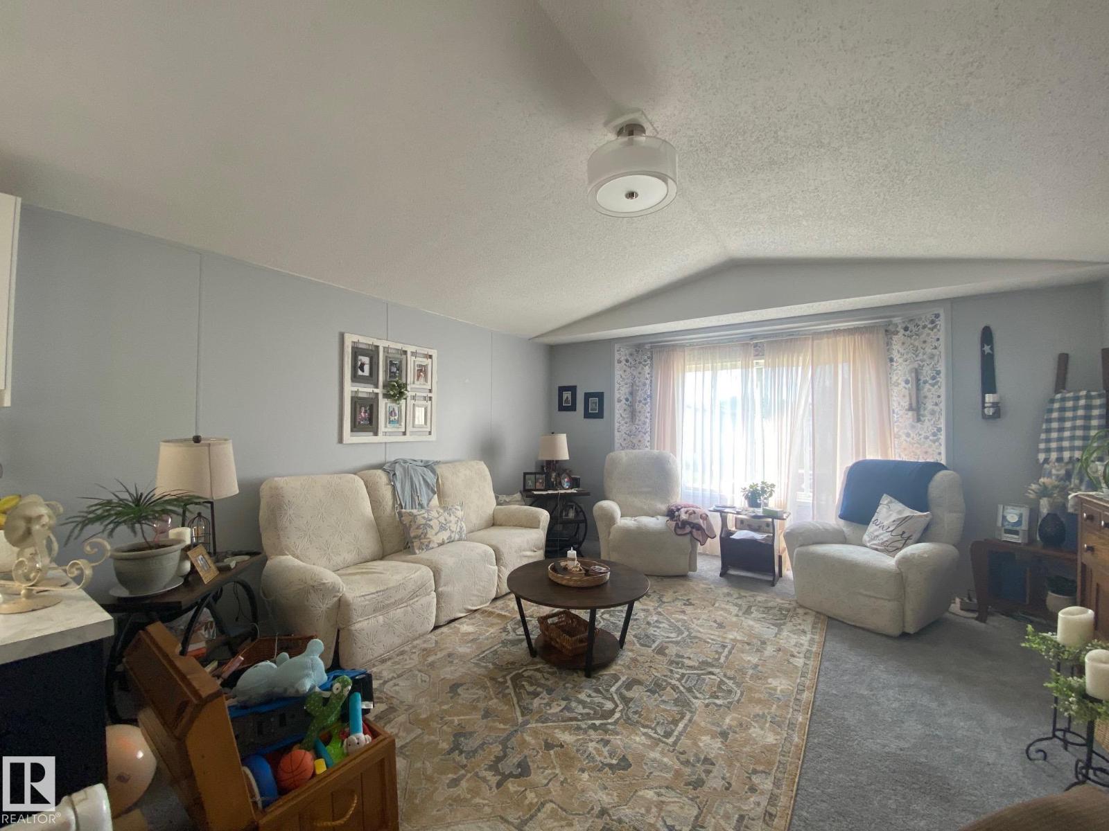 70 4202-45 St Property Photo 11