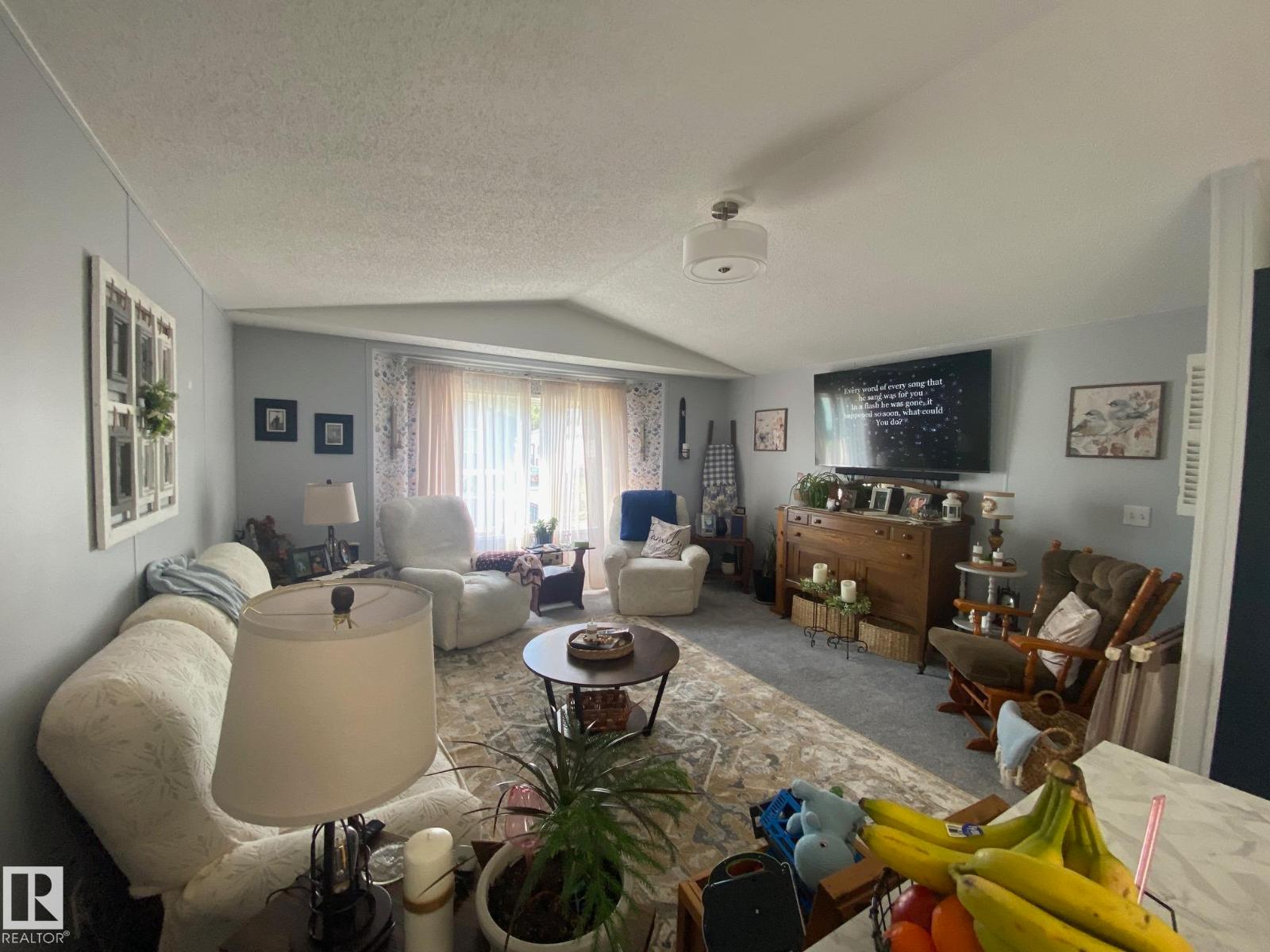 70 4202-45 St Property Photo 12
