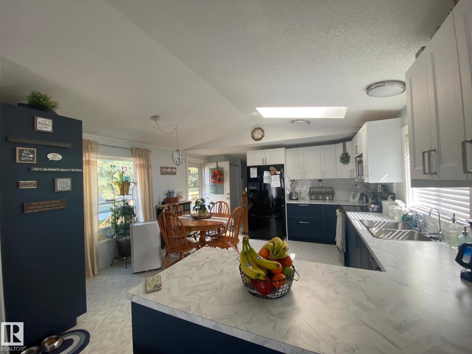 70 4202-45 St Property Photo 16