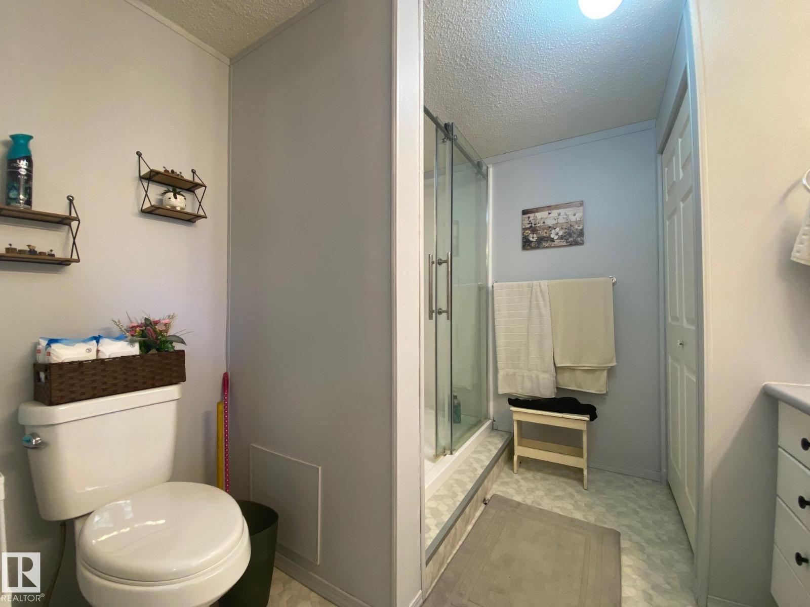 70 4202-45 St Property Photo 28