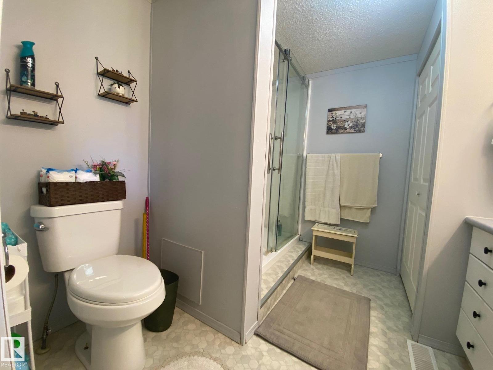70 4202-45 St Property Photo 29