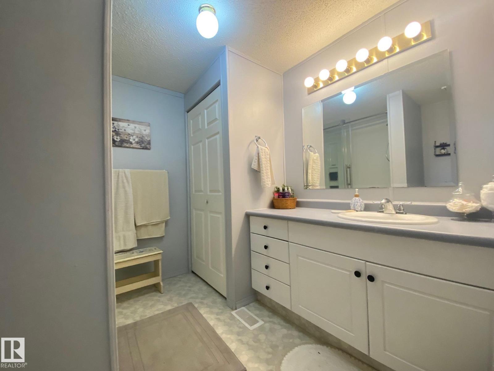 70 4202-45 St Property Photo 30