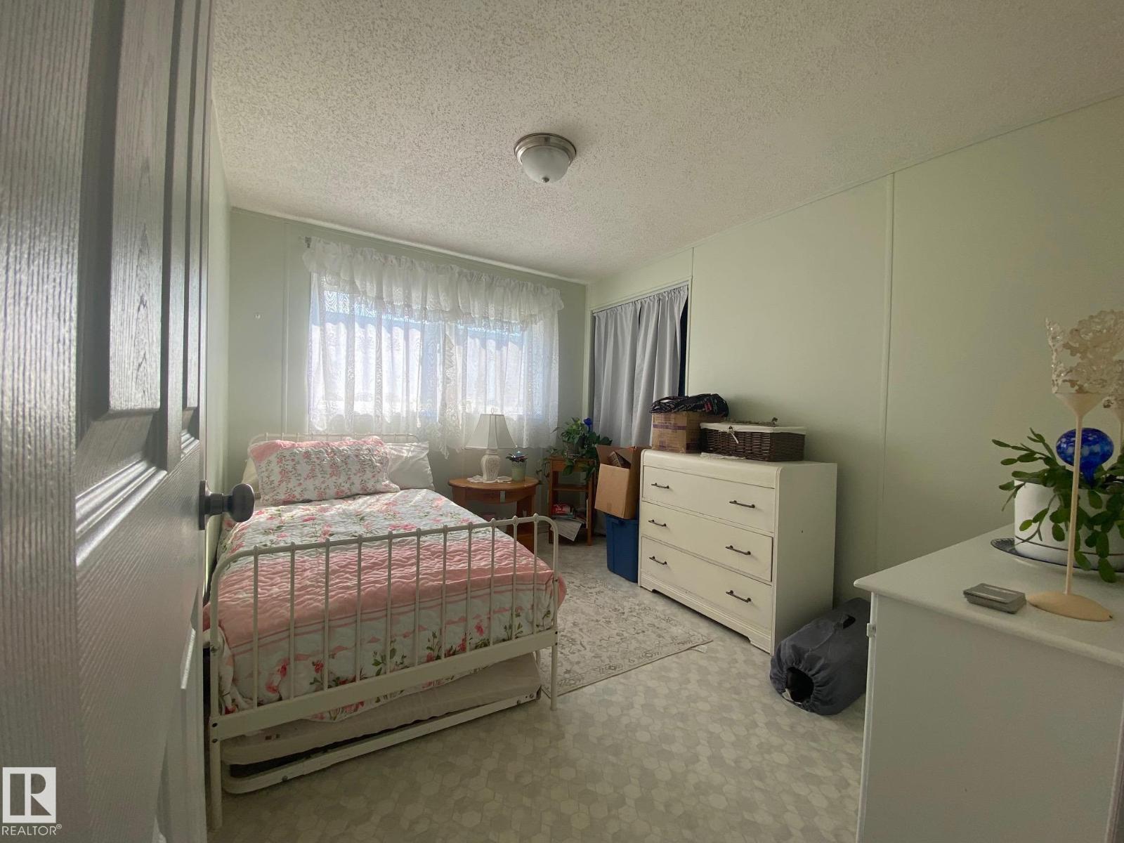 70 4202-45 St Property Photo 33