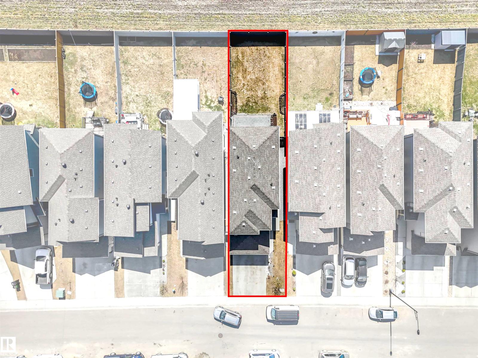 2435 12 Av Nw Property Photo 5