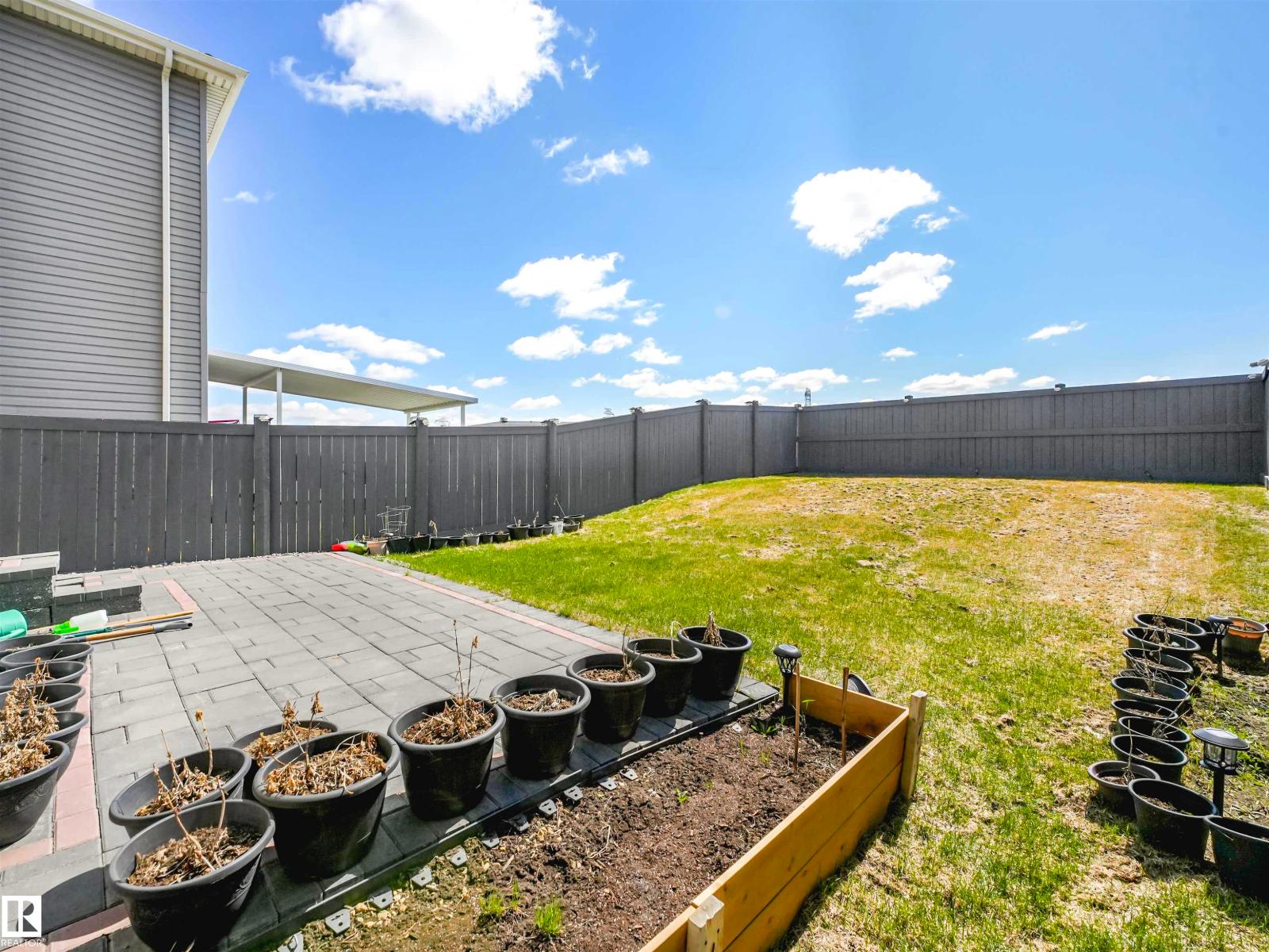 2435 12 Av Nw Property Photo 20