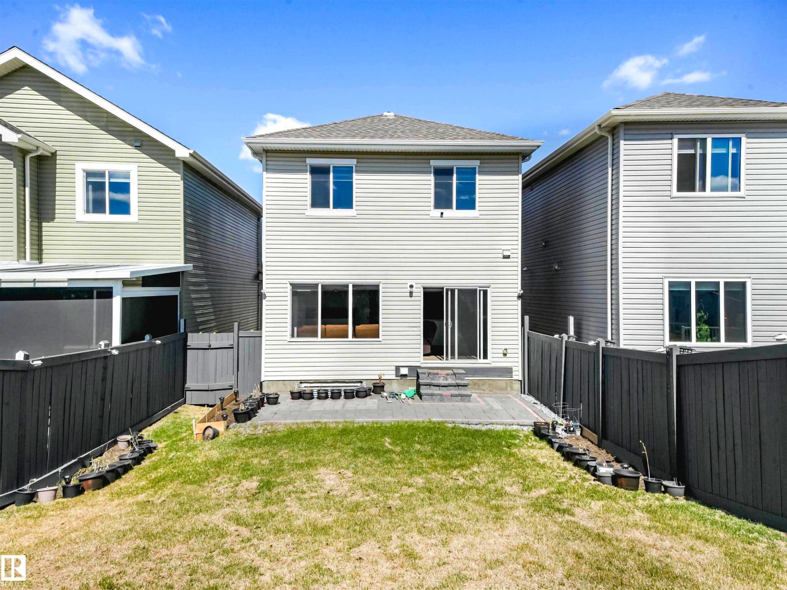 2435 12 Av Nw Property Photo 23