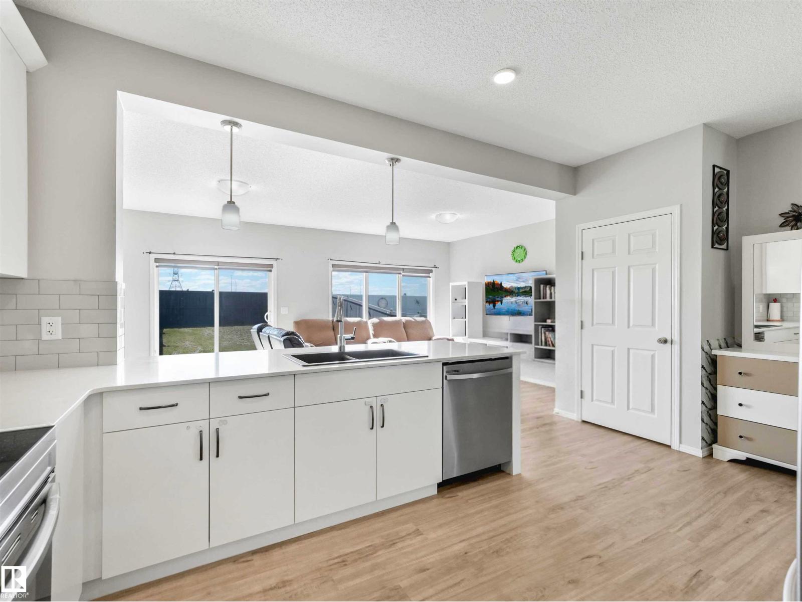 2435 12 Av Nw Property Photo 34