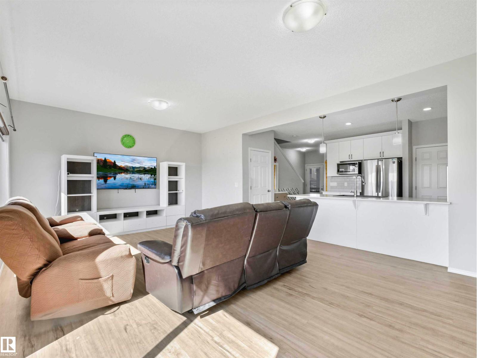 2435 12 Av Nw Property Photo 37