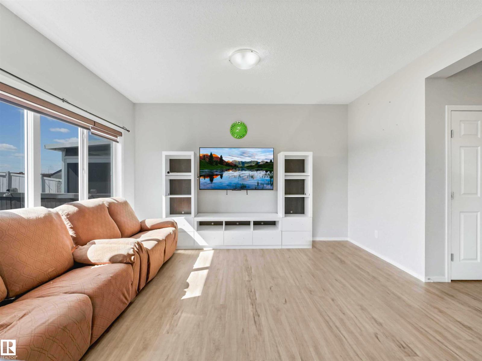 2435 12 Av Nw Property Photo 41