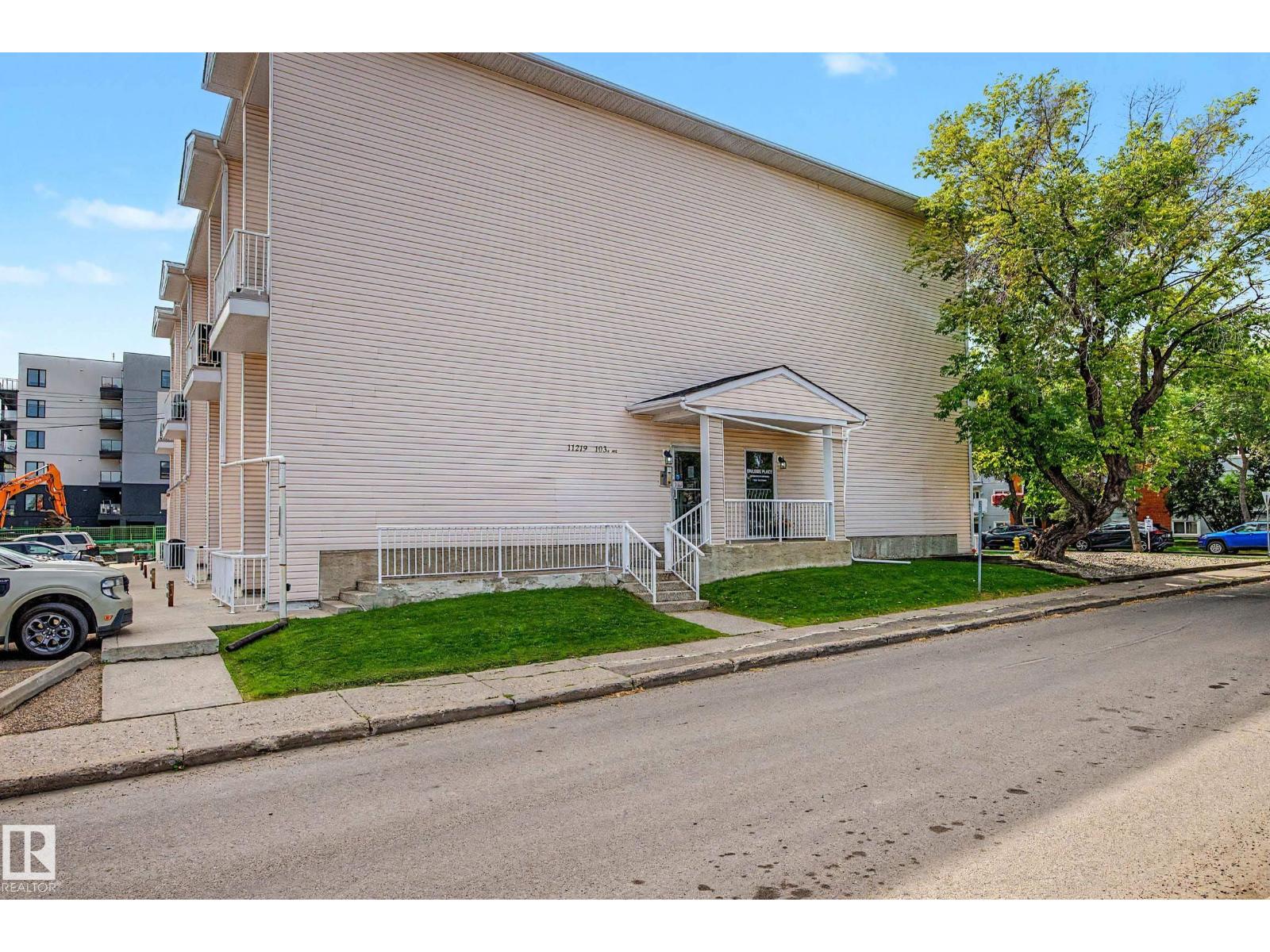 #16 11219 103a Av Nw Property Photo 4