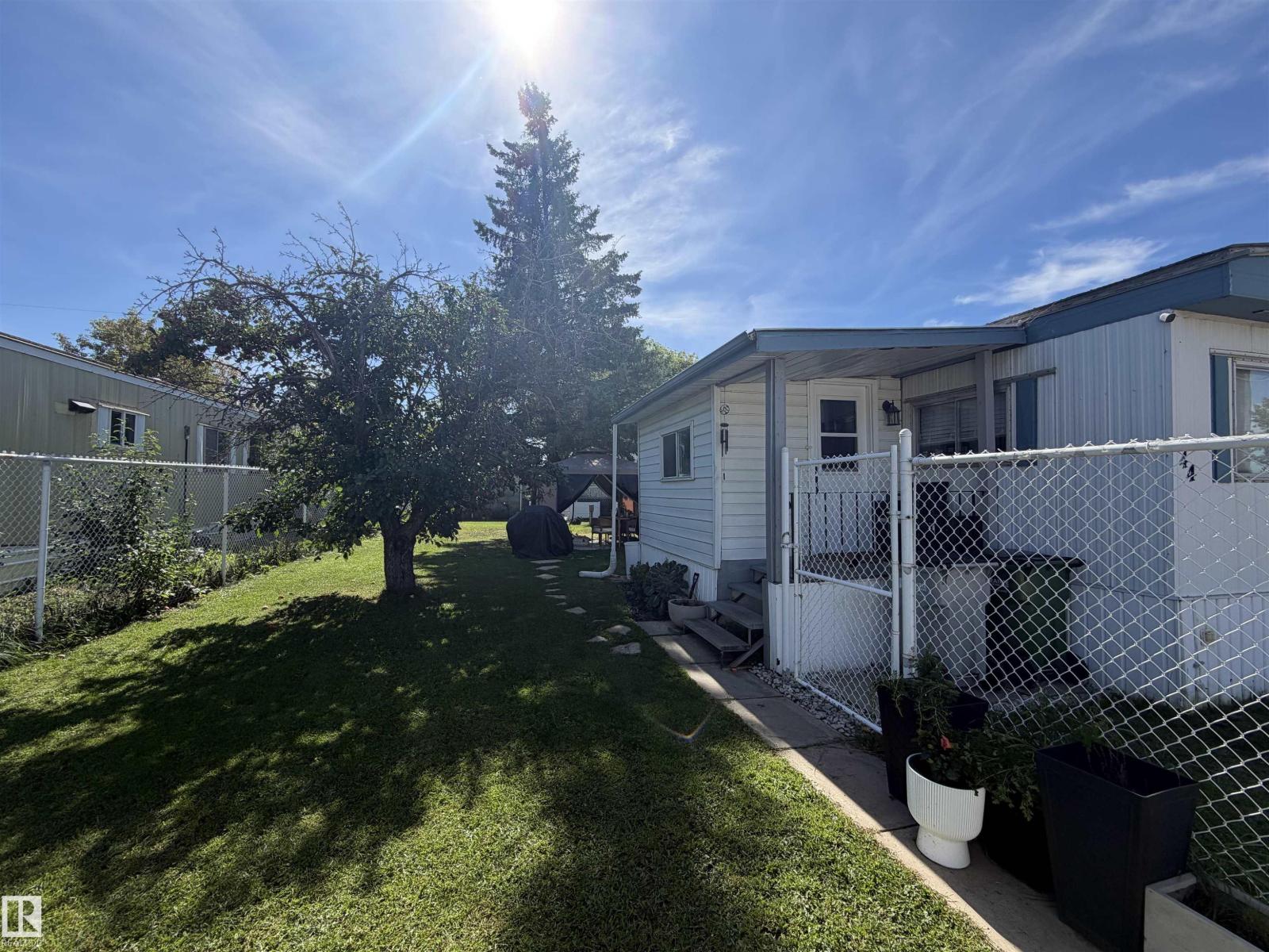 #44 9501 104 Ave Property Photo 1