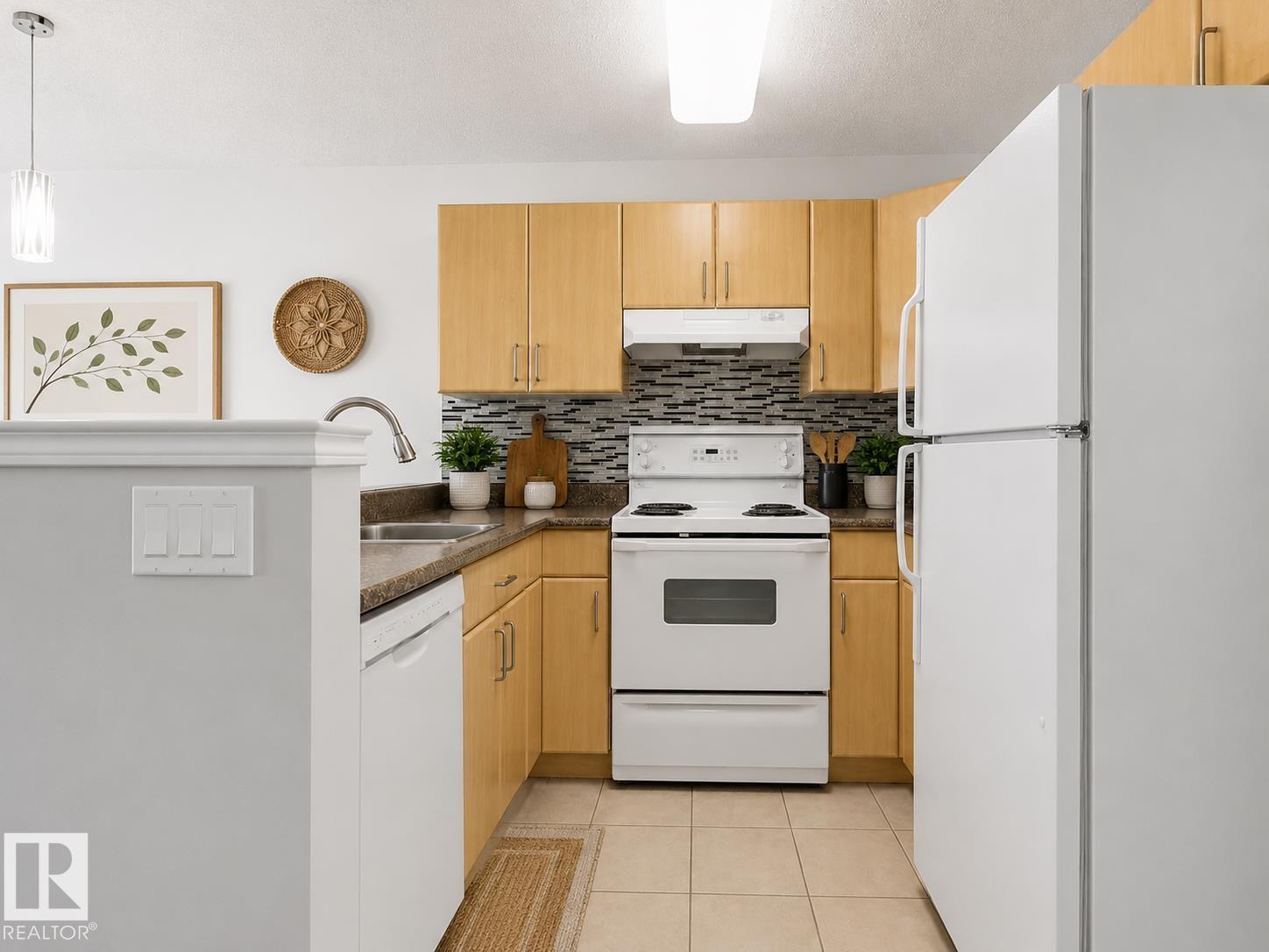 ##3 10235 111 St Nw Property Photo 17