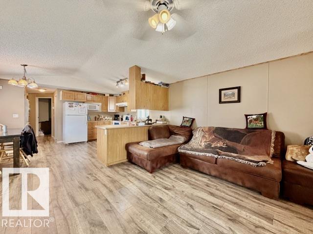 4810 48 Av Property Photo 8