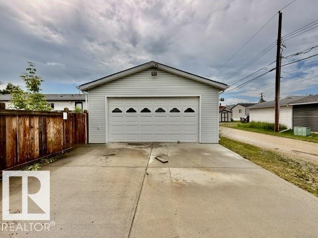 4810 48 Av Property Photo 28