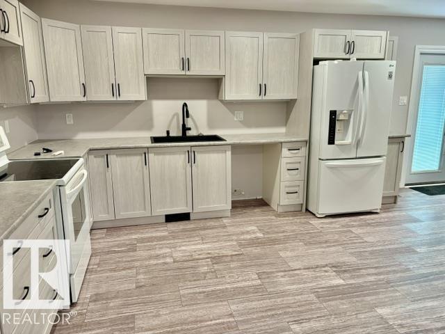 5133 45a Av Property Photo 7