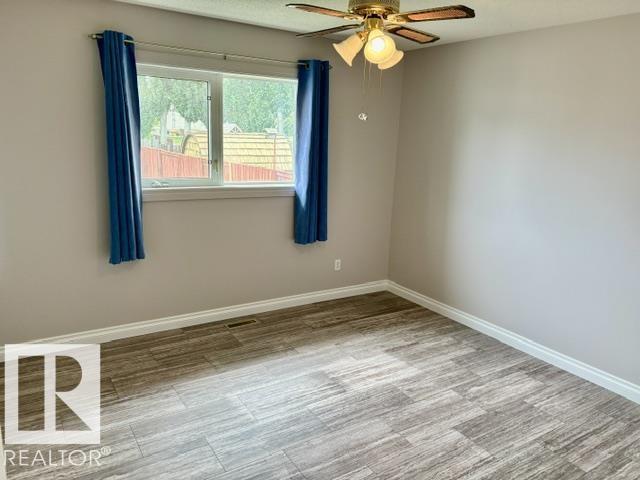 5133 45a Av Property Photo 8