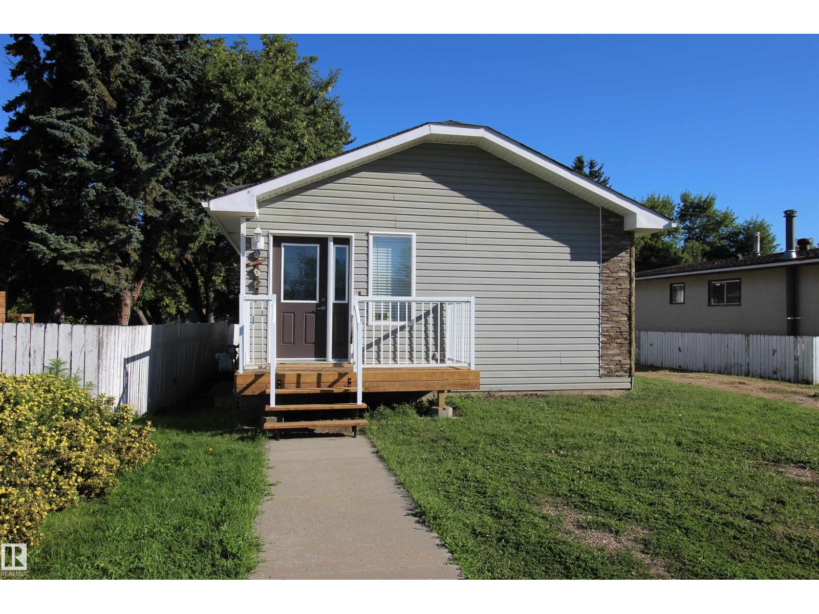 10216 101 St Property Photo 3