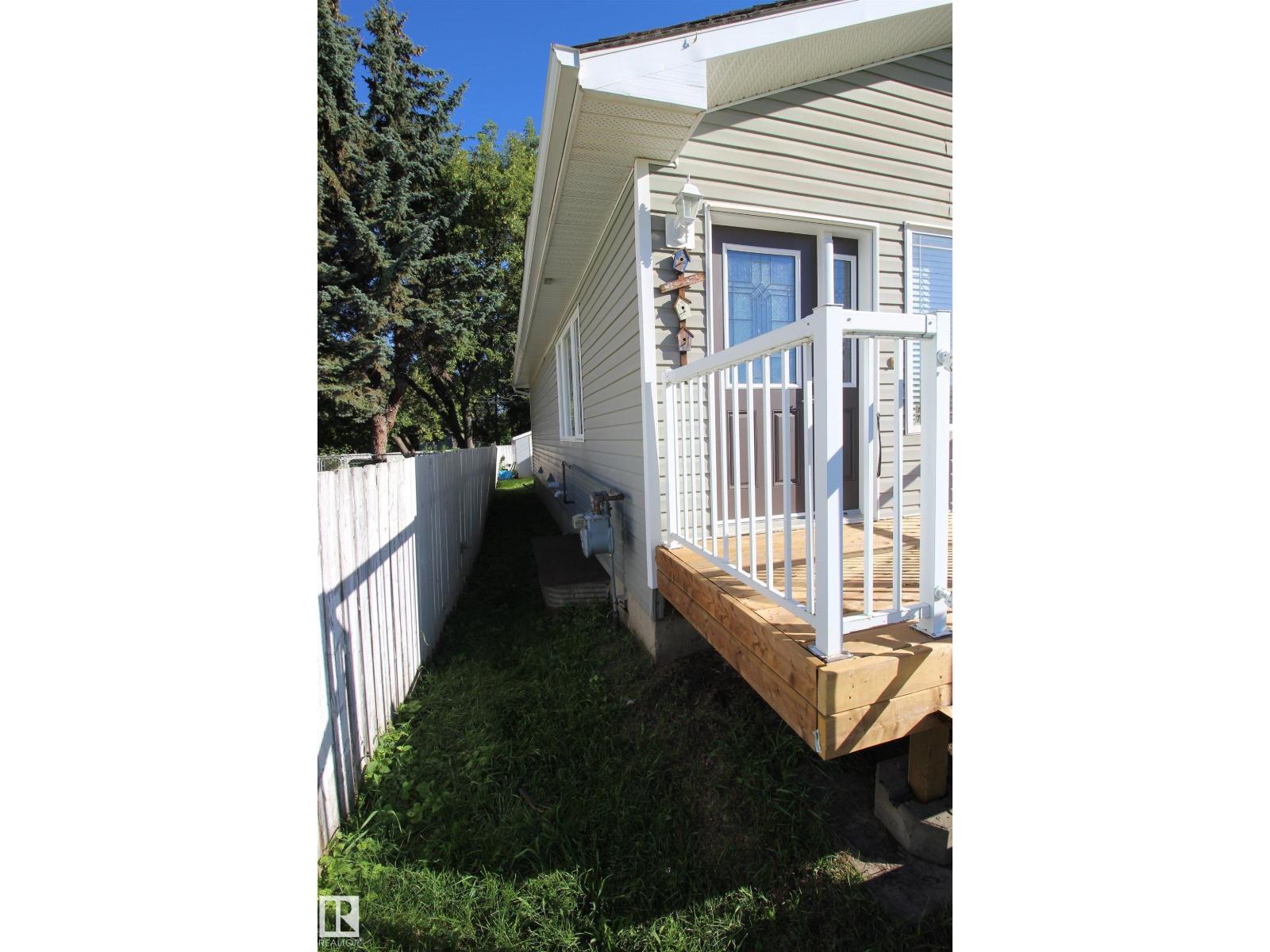 10216 101 St Property Photo 4