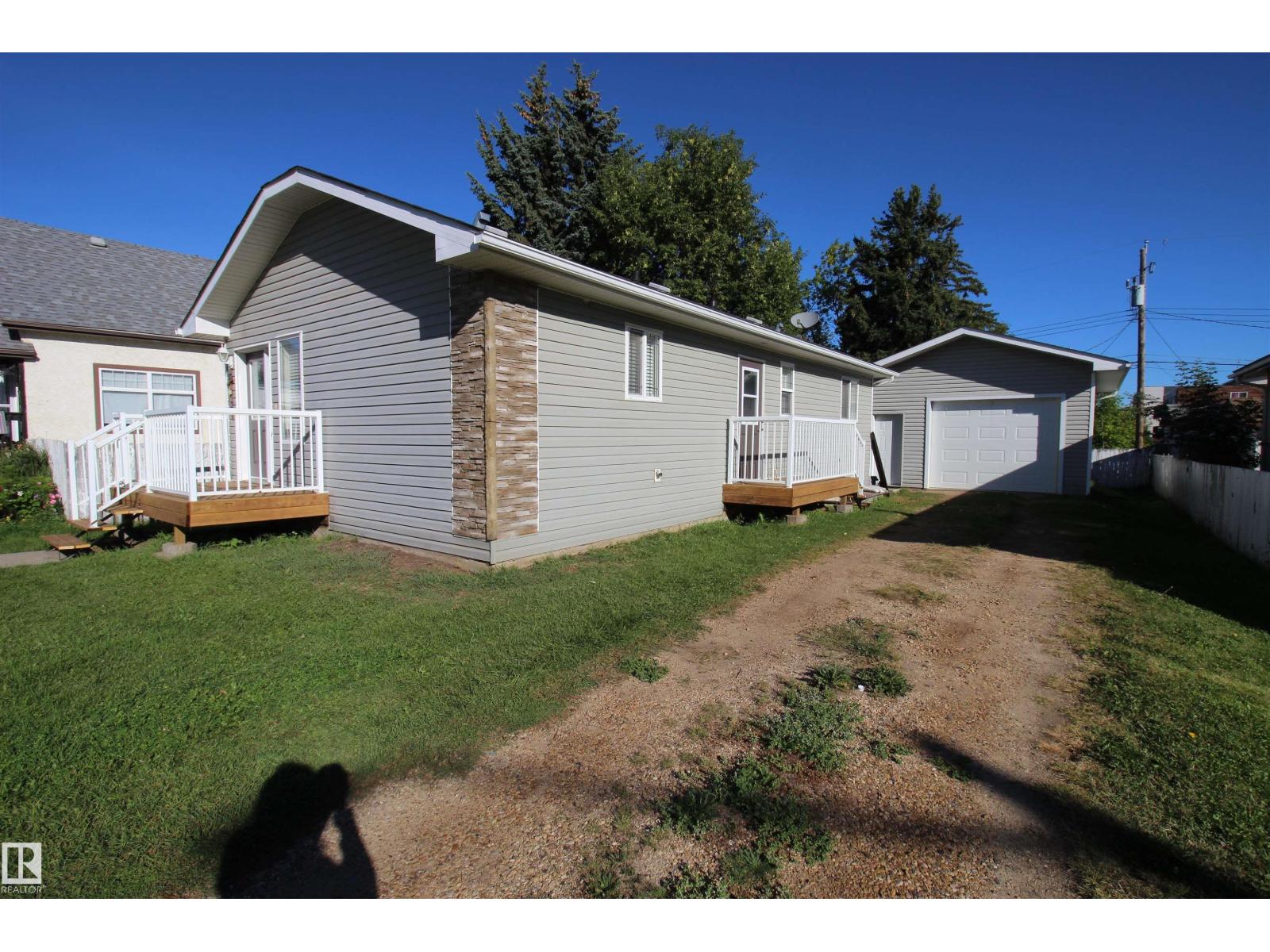 10216 101 St Property Photo 8