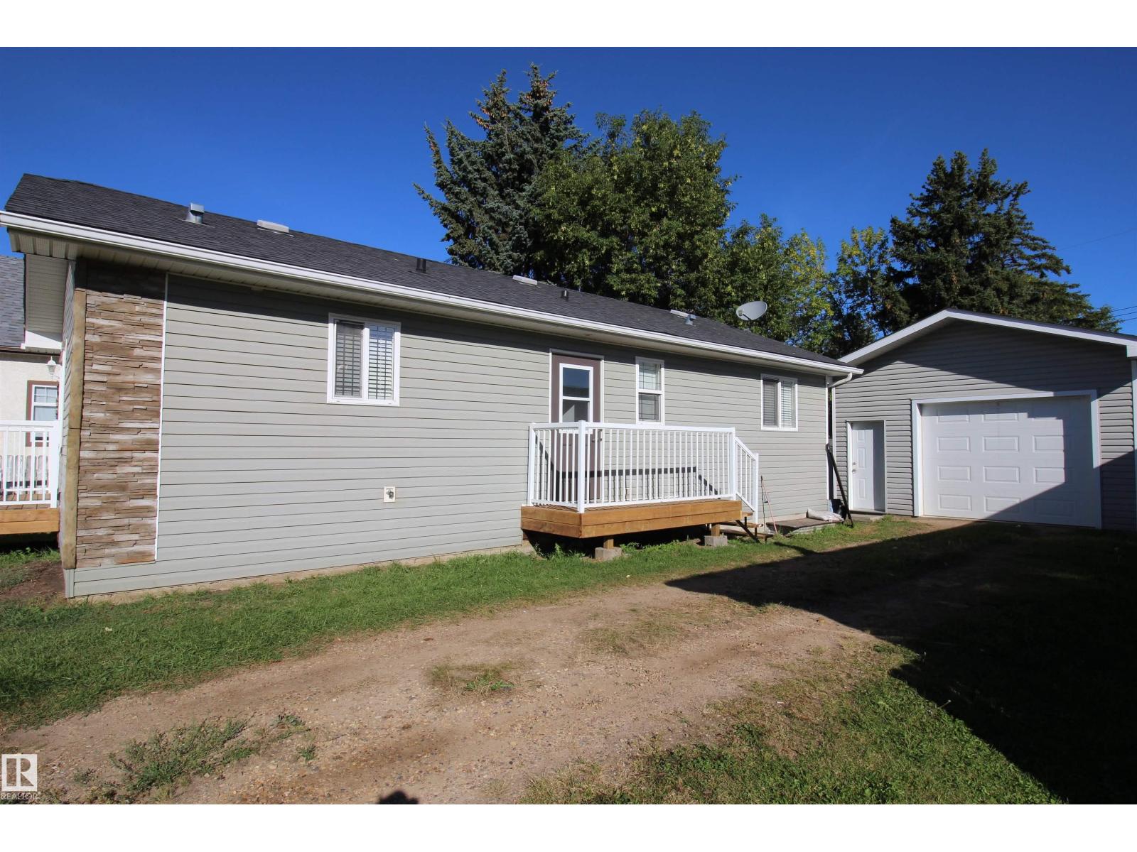 10216 101 St Property Photo 9