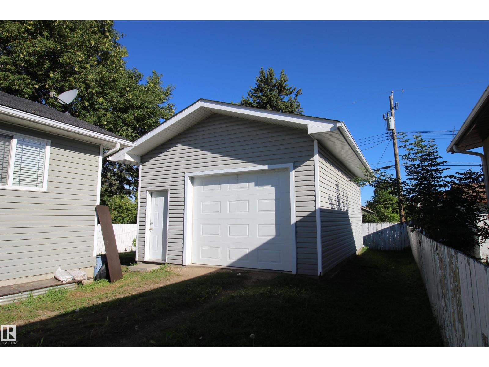10216 101 St Property Photo 11