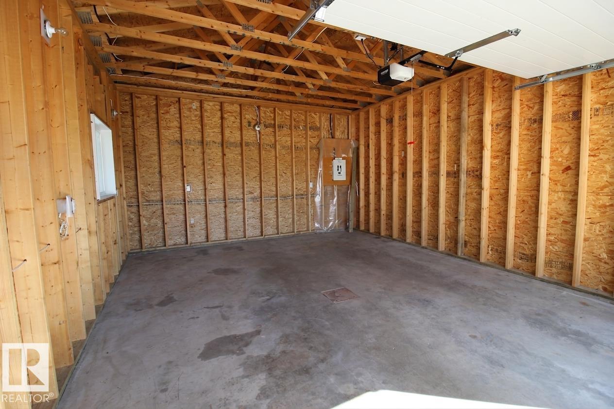 10216 101 St Property Photo 16
