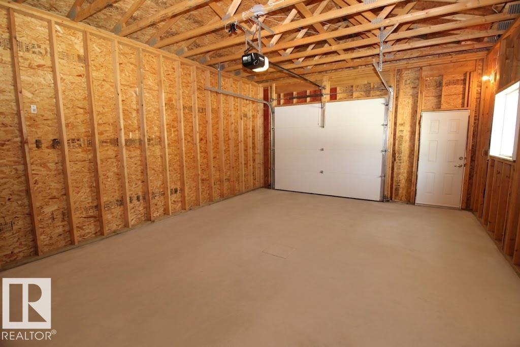 10216 101 St Property Photo 17